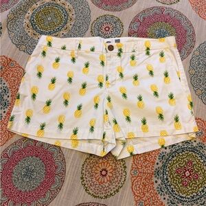 GORGEOUS Old Navy Pineapple Print Shorts